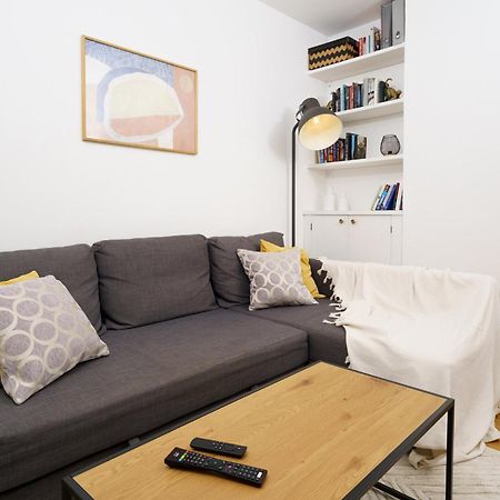 Lovely Apartment In Victoria Park Village 런던 외부 사진