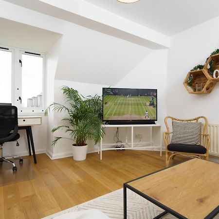 Lovely Apartment In Victoria Park Village 런던 외부 사진