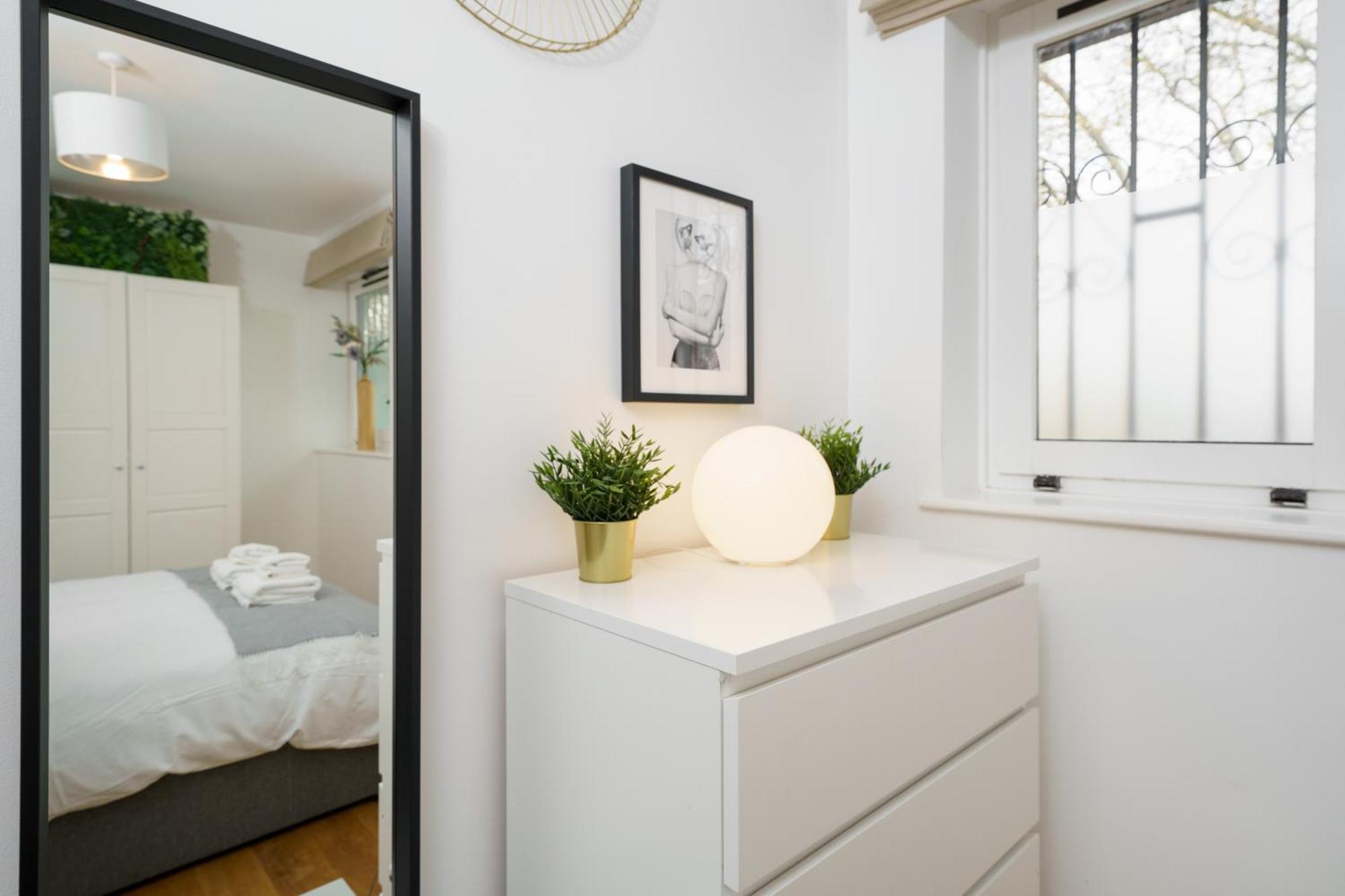 Lovely Apartment In Victoria Park Village 런던 외부 사진