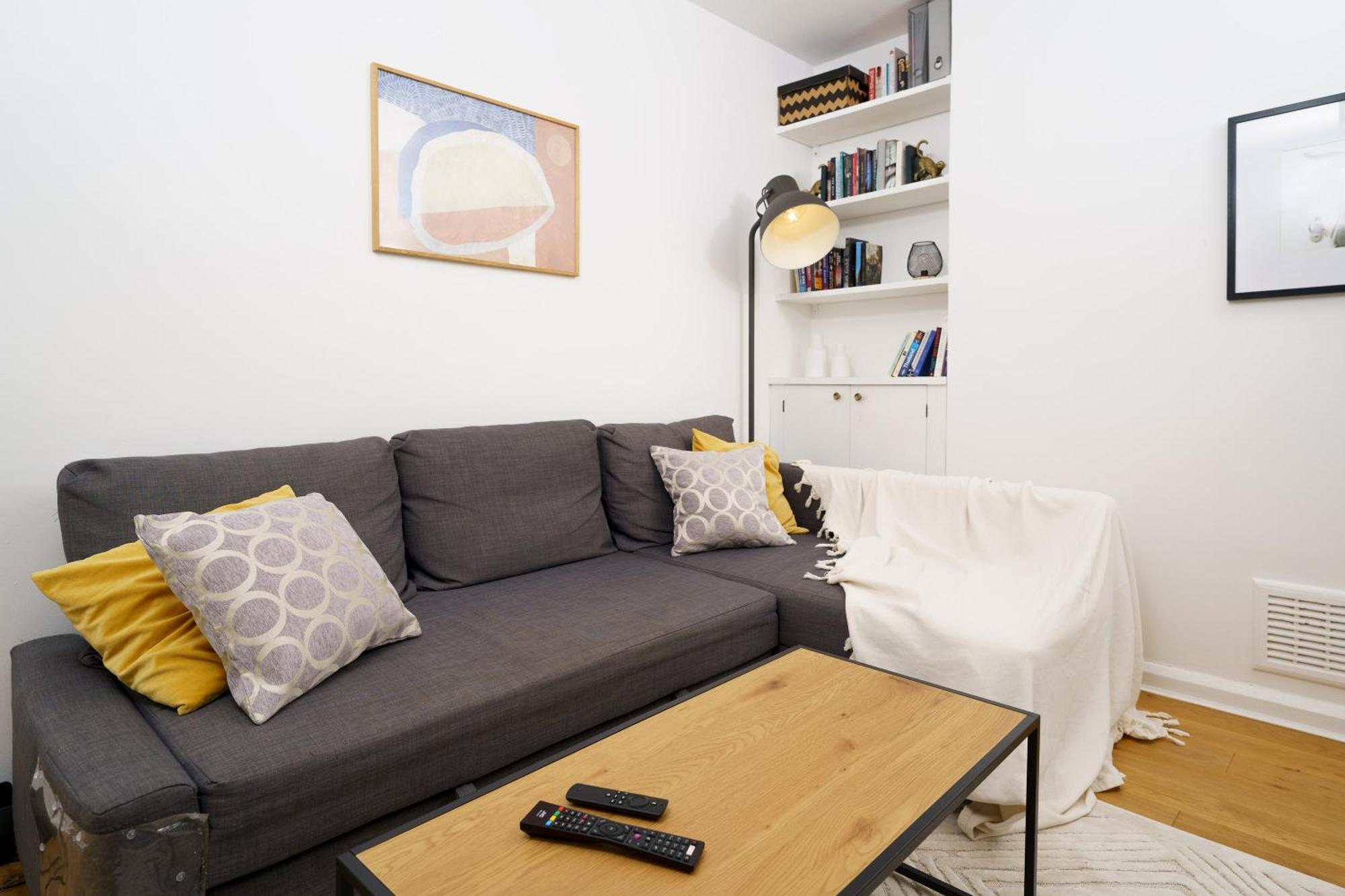 Lovely Apartment In Victoria Park Village 런던 외부 사진