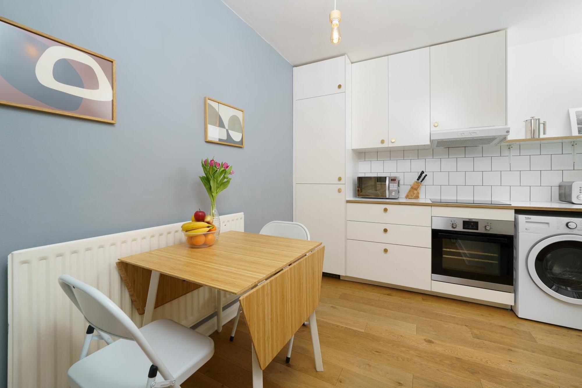 Lovely Apartment In Victoria Park Village 런던 외부 사진