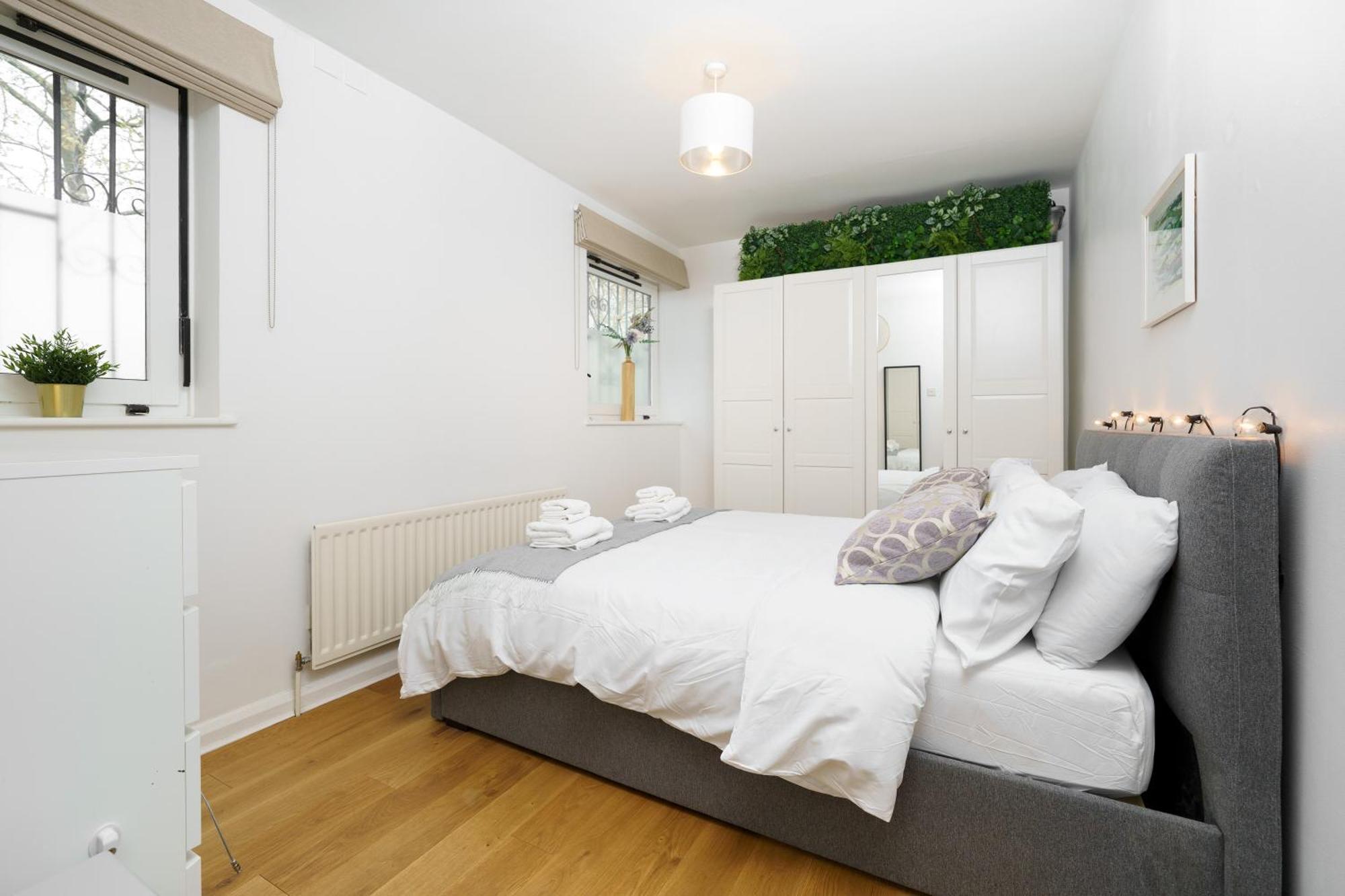 Lovely Apartment In Victoria Park Village 런던 외부 사진