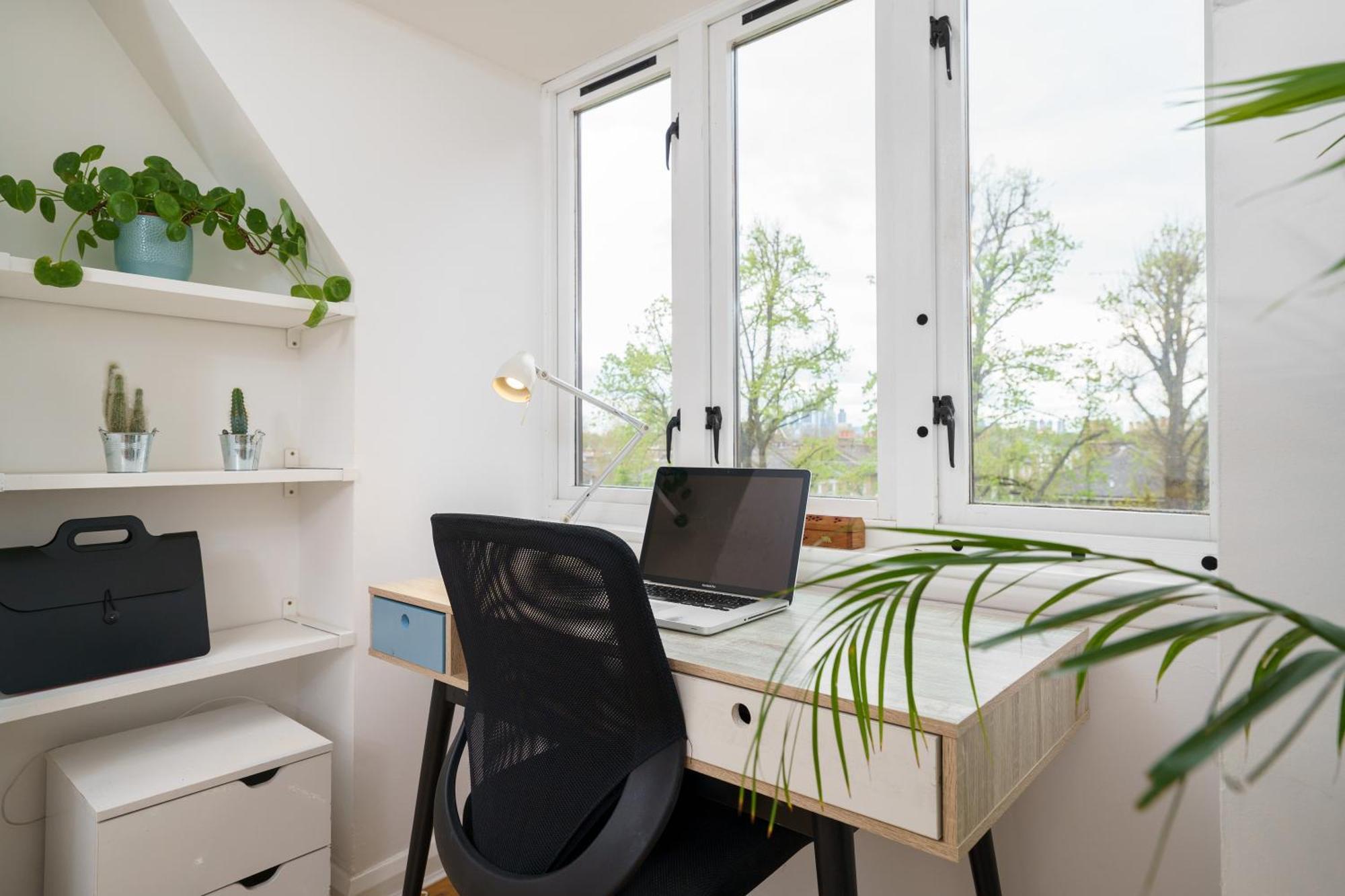 Lovely Apartment In Victoria Park Village 런던 외부 사진