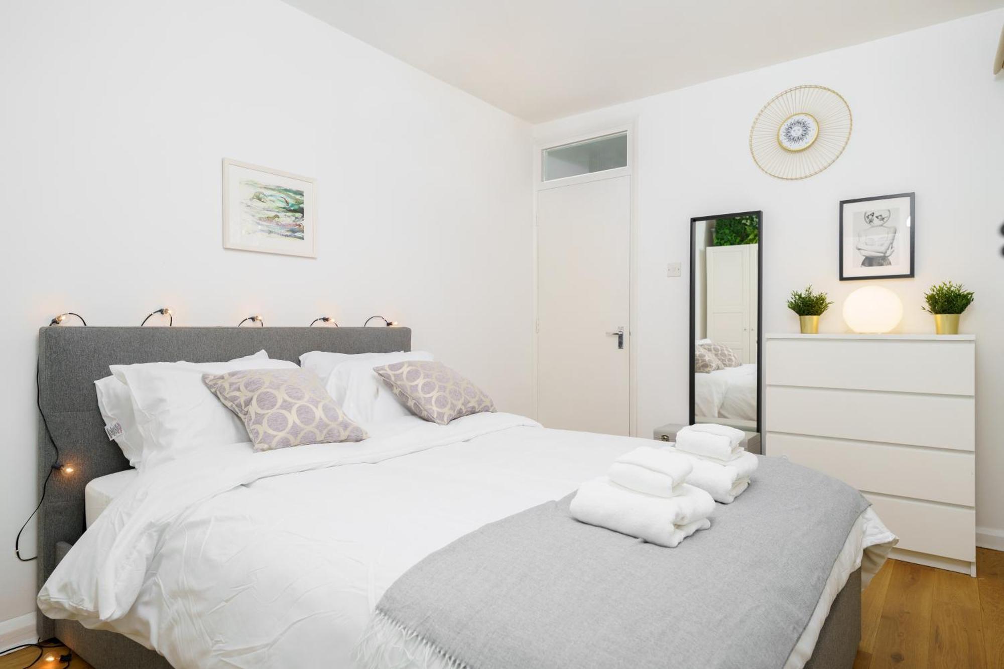 Lovely Apartment In Victoria Park Village 런던 외부 사진