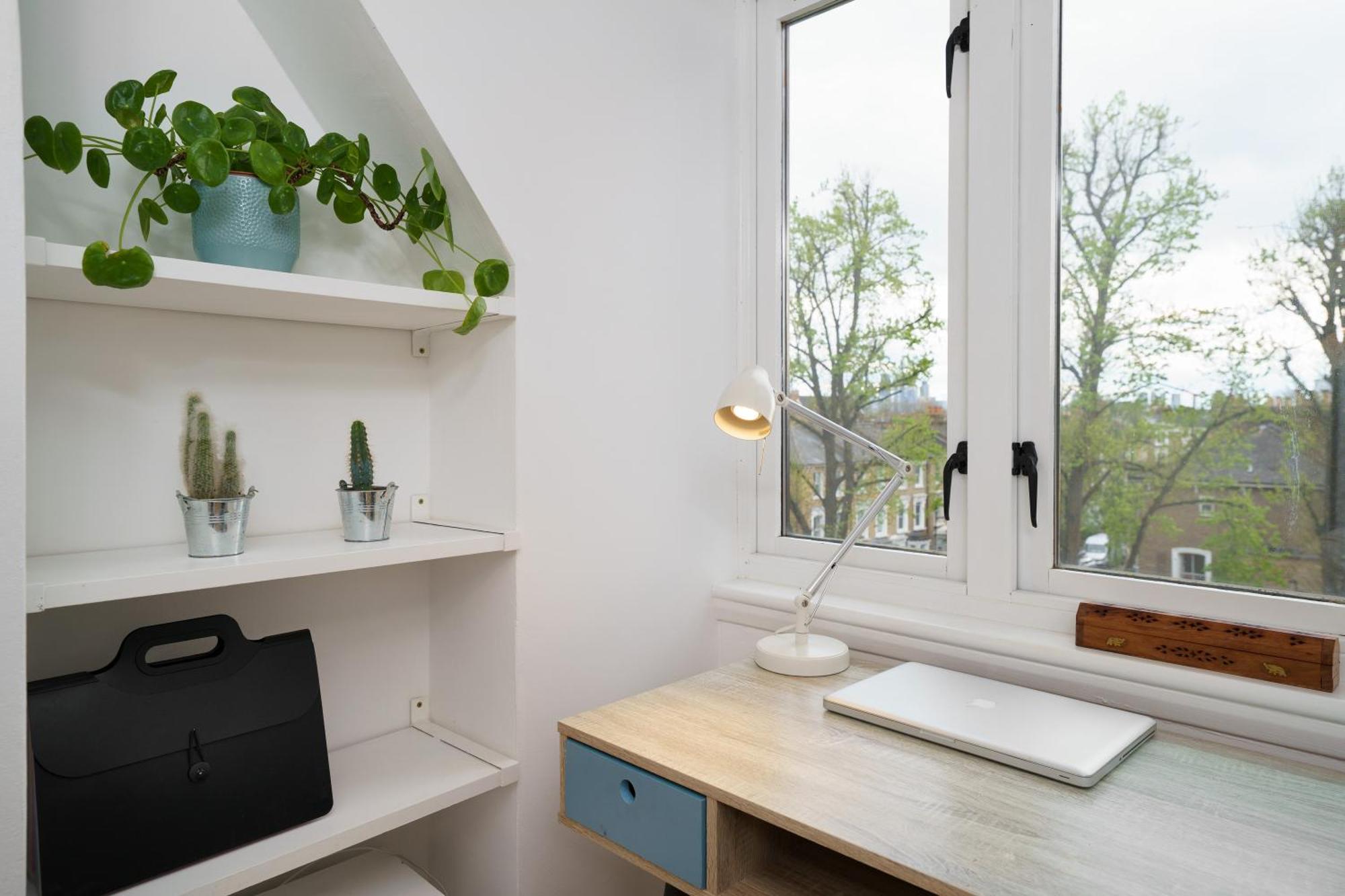 Lovely Apartment In Victoria Park Village 런던 외부 사진
