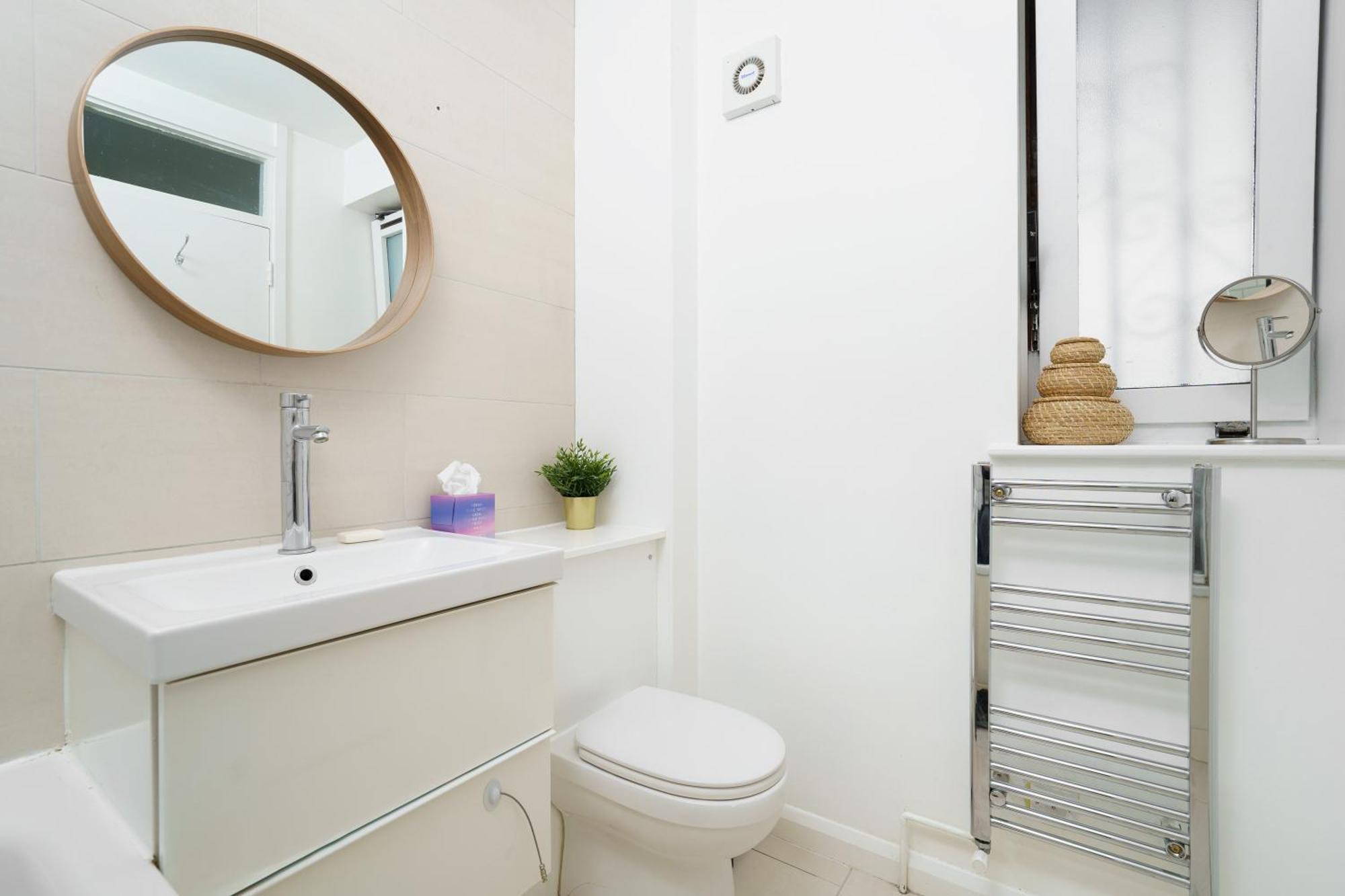 Lovely Apartment In Victoria Park Village 런던 외부 사진