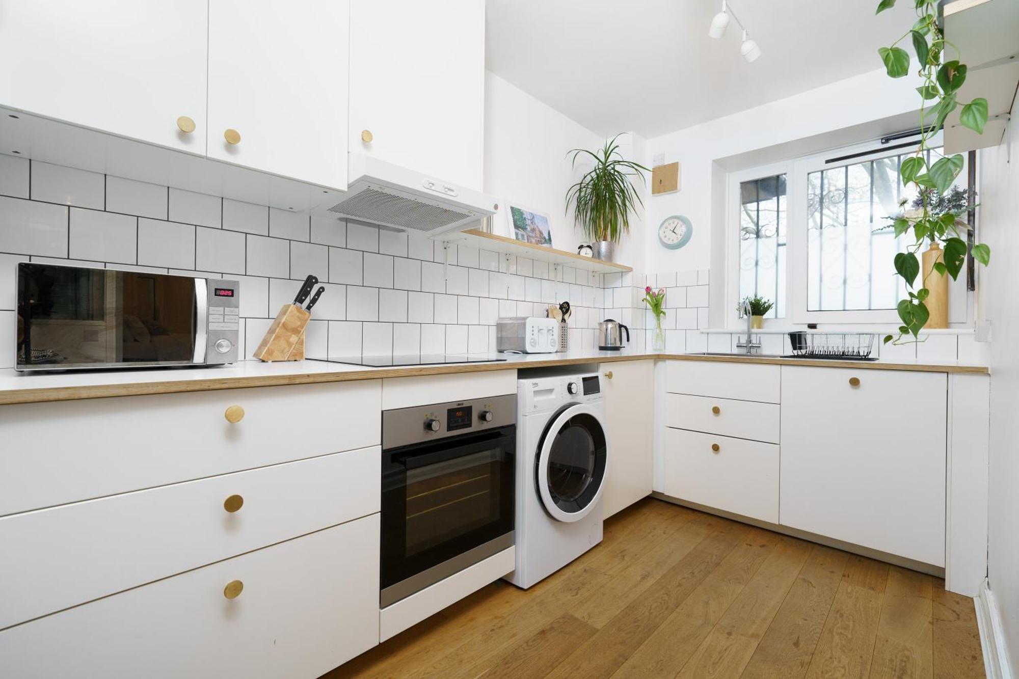 Lovely Apartment In Victoria Park Village 런던 외부 사진
